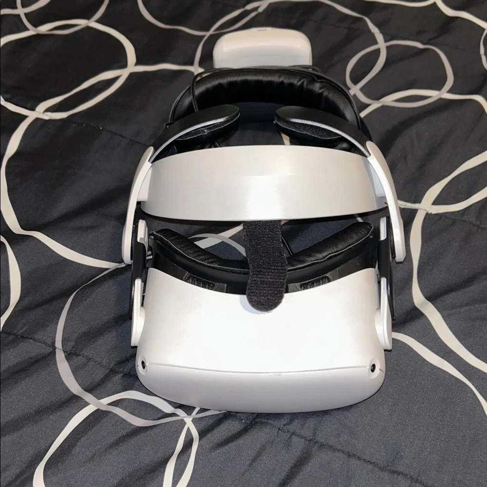 Advanced White VR Headset for Immersive Experiences